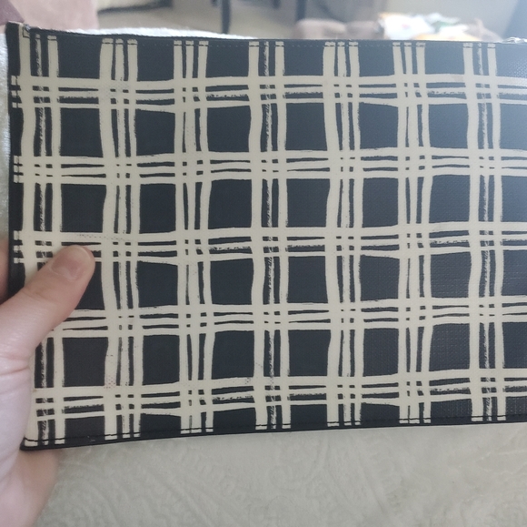 Large Makeup pouch and flat iPad or tablet holder - Picture 6 of 6